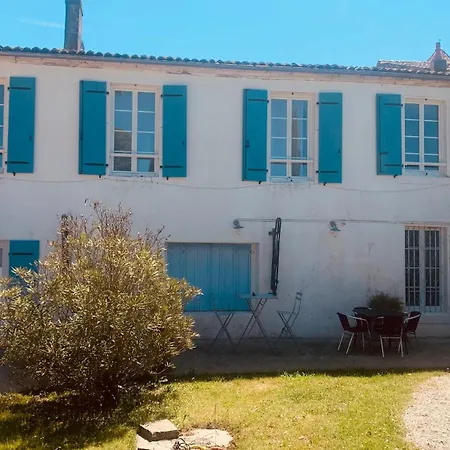 Des Fleurs Villa Cozes